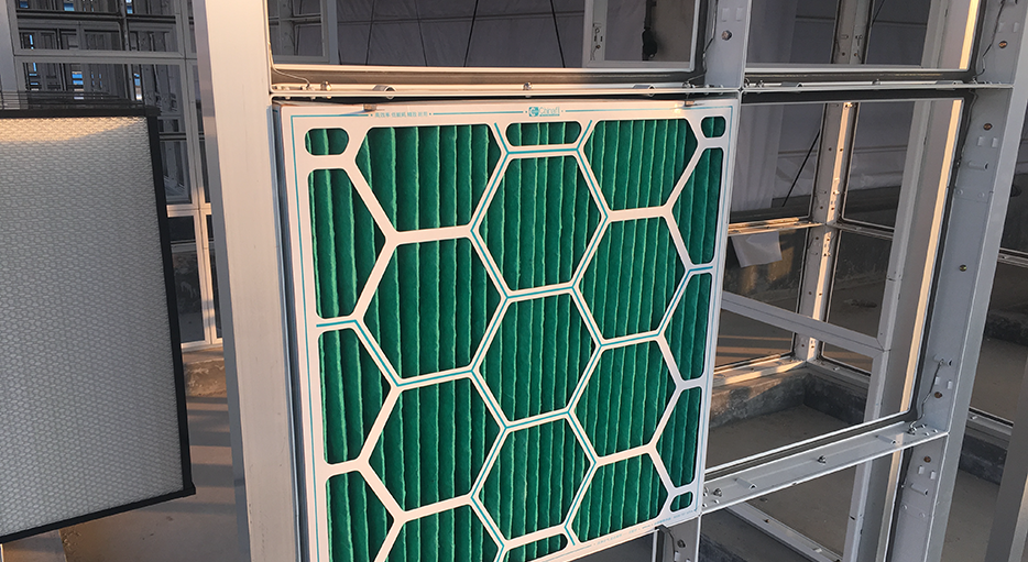 建設(shè)中的新希望東阿Antibio養(yǎng)豬場空氣過濾系統(tǒng)項(xiàng)目現(xiàn)場。