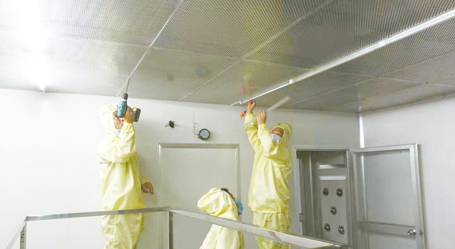 百級(jí)潔凈室散流板安裝中